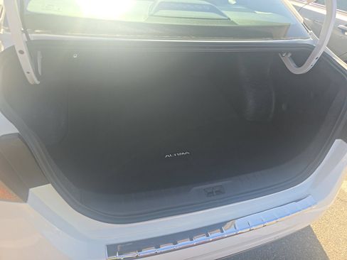 Used 2026 Nissan Altima 2.5 SV FWD image 15