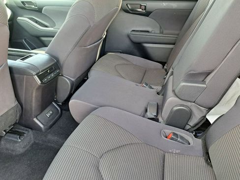 Used 2023 Toyota Highlander L image 22