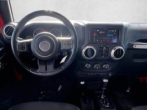 Used 2016 Jeep Wrangler Unlimited Rubicon w/ Connectivity Group image 7