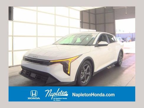 Used 2025 Kia K4 FWD image 1