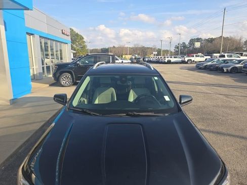 Used 2023 GMC Terrain SLT image 46