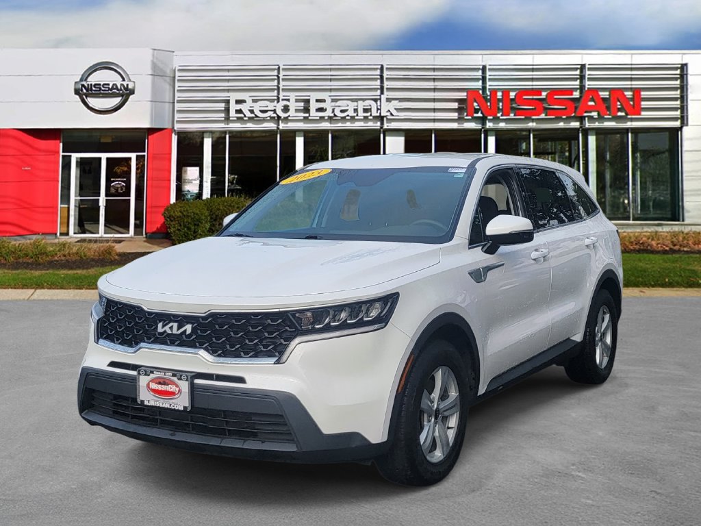 Used 2023 Kia Sorento LX FWD image 4