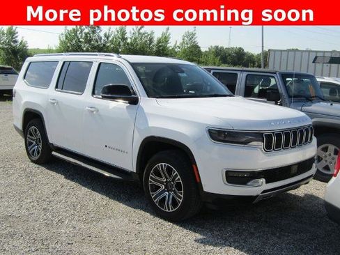 Used 2025 Jeep Wagoneer L Series II AWD/4WD image 7