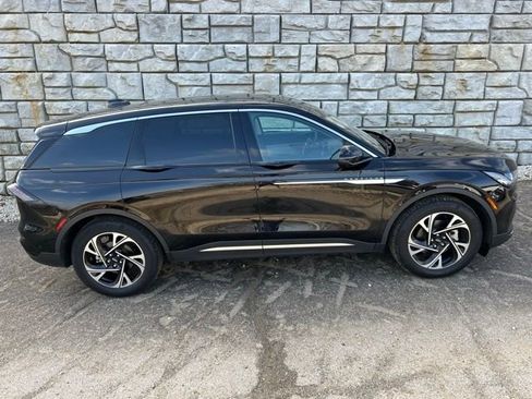 Used 2024 Lincoln Nautilus Premier w/ Equipment Group 102A image 6