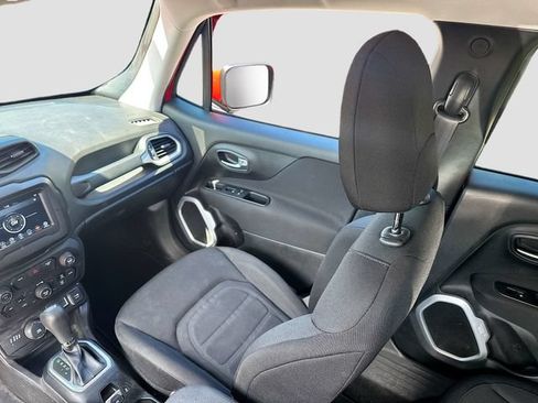 Used 2018 Jeep Renegade Latitude AWD/4WD image 24