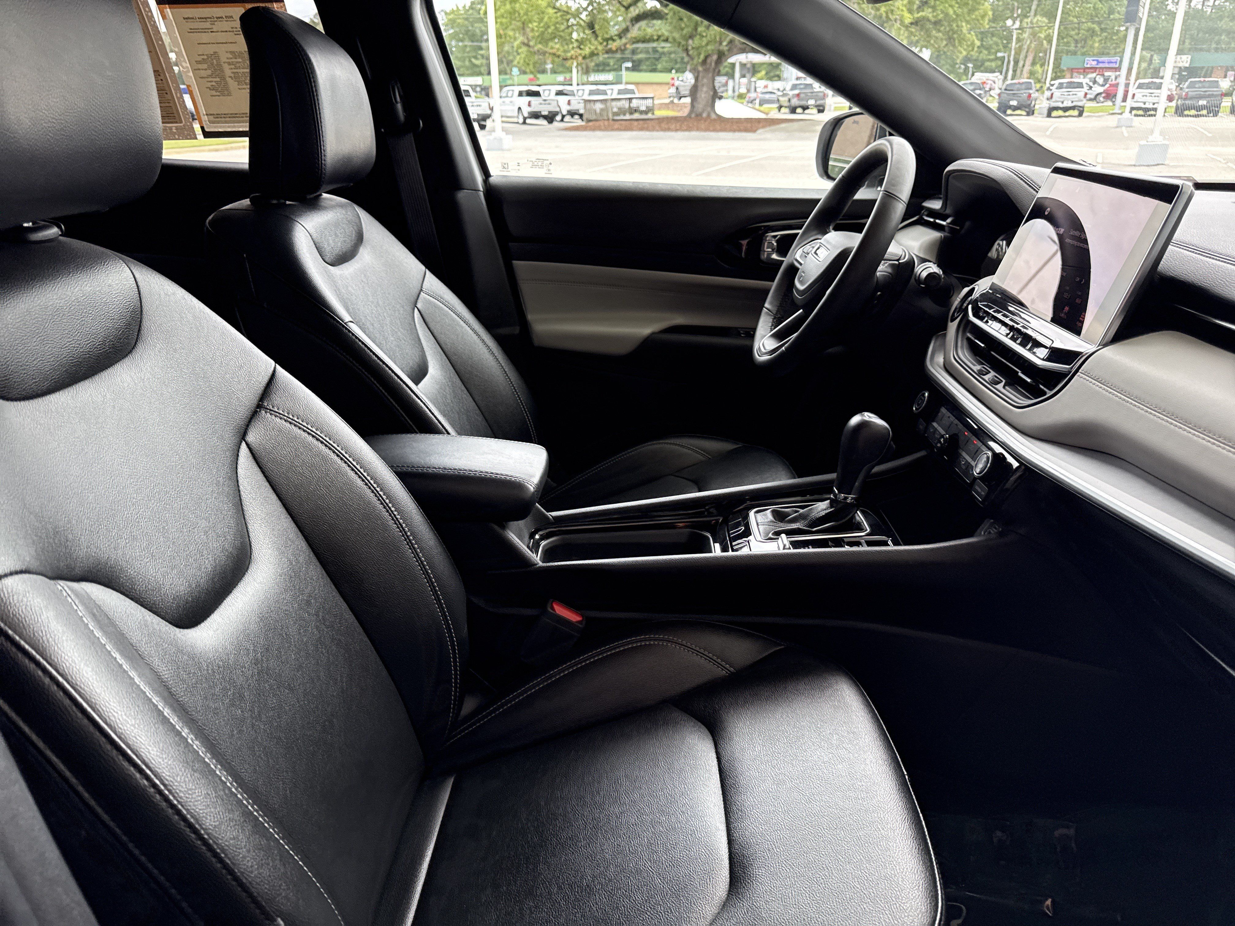 Used 2025 Jeep Compass Limited AWD/4WD image 30