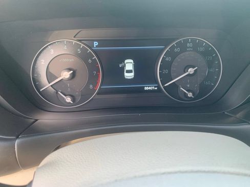 Used 2022 Genesis G90 3.3T Premium RWD image 4
