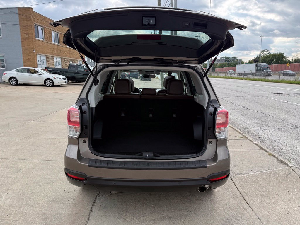 Used 2017 Subaru Forester 2.5i Touring AWD/4WD image 18