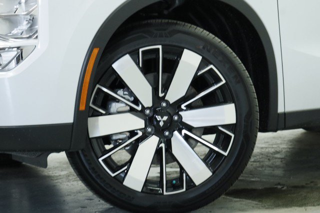 New 2026 Mitsubishi Outlander SE FWD image 3