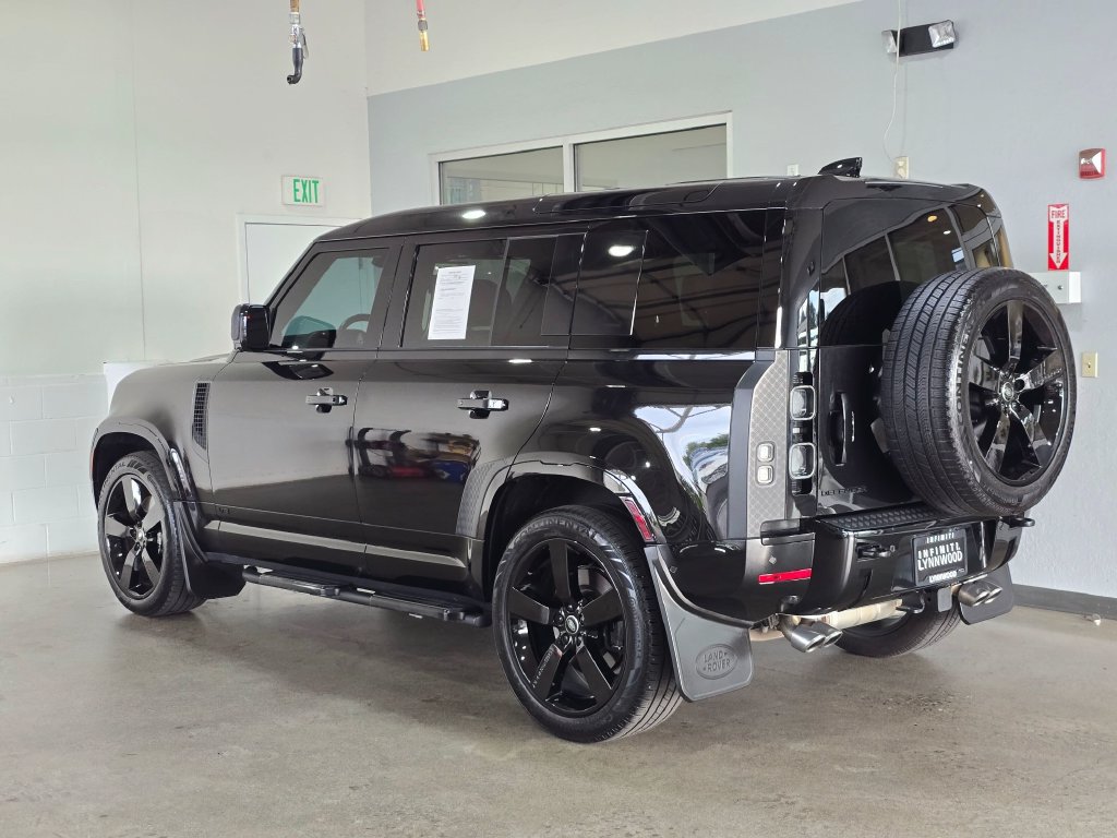 Used 2025 Land Rover Defender 110 V8 AWD/4WD image 6