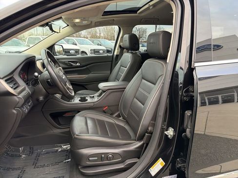 Used 2022 GMC Acadia Denali w/ Denali Ultimate Package image 9