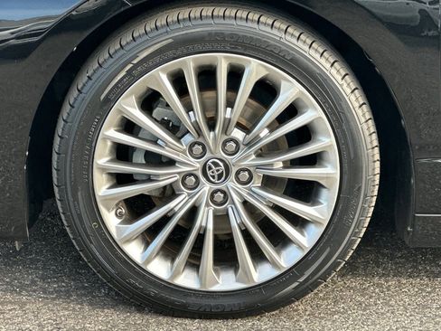 Used 2019 Toyota Avalon Limited image 36