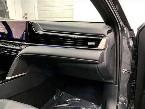 Used 2025 Toyota Camry XSE FWD image 19
