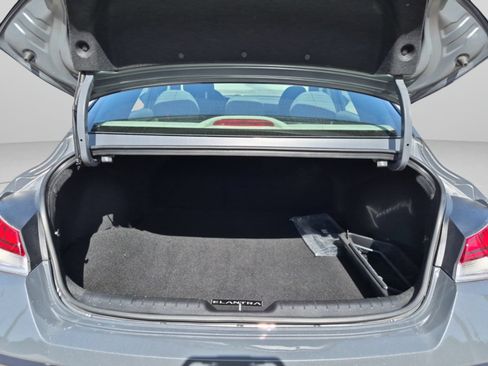 Used 2024 Hyundai Elantra SEL w/ Convenience Package FWD image 30