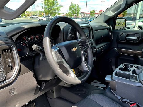 Used 2020 Chevrolet Silverado 1500 LT w/ LT Value Package AWD/4WD image 17