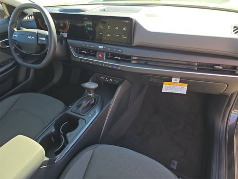 New 2025 Kia K4 LXS image 13