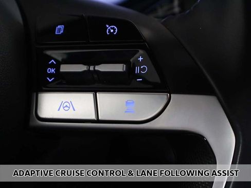 Used 2023 Hyundai Elantra SEL w/ Convenience Package FWD image 4