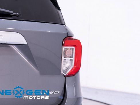 Used 2023 Ford Explorer Platinum w/ Technology Package image 60