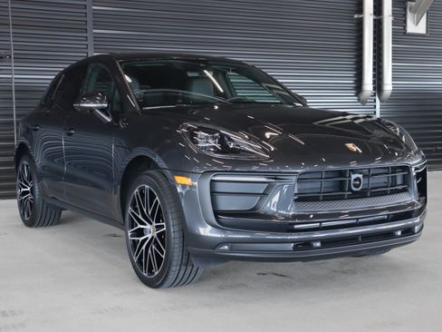 Used 2026 Porsche Macan AWD/4WD image 7