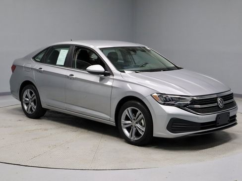 Used 2024 Volkswagen Jetta SE image 1