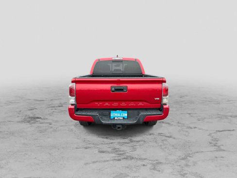 Used 2021 Toyota Tacoma TRD Off-Road w/ Technology Package AWD/4WD image 7