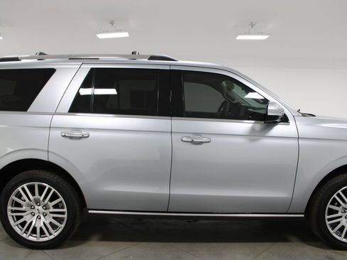 Used 2024 Ford Expedition Limited image 11
