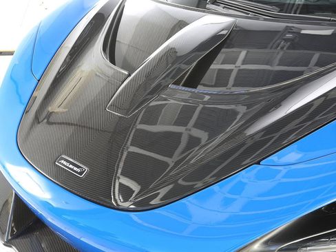 Used 2018 McLaren 720S Performance RWD image 17