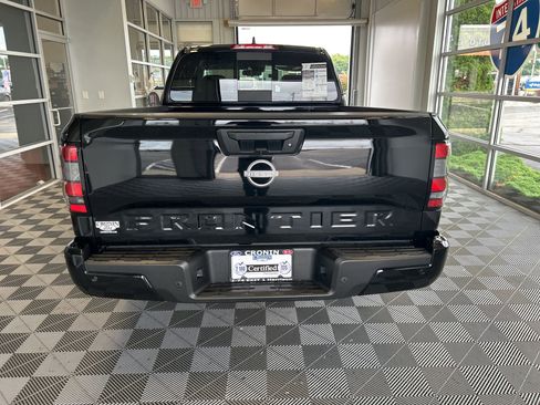Used 2025 Nissan Frontier SV image 5