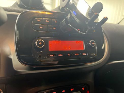 Used 2016 smart fortwo Prime RWD image 13