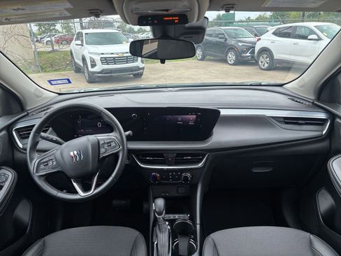 Used 2025 Buick Encore GX Preferred FWD image 32