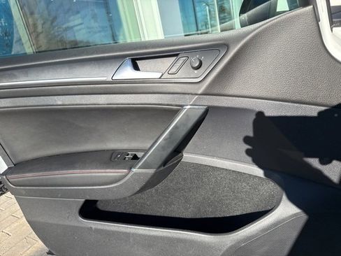 Used 2018 Volkswagen GTI SE w/ SE Leather Package image 17