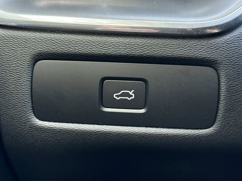 Used 2025 Volvo XC60 B5 Core image 36