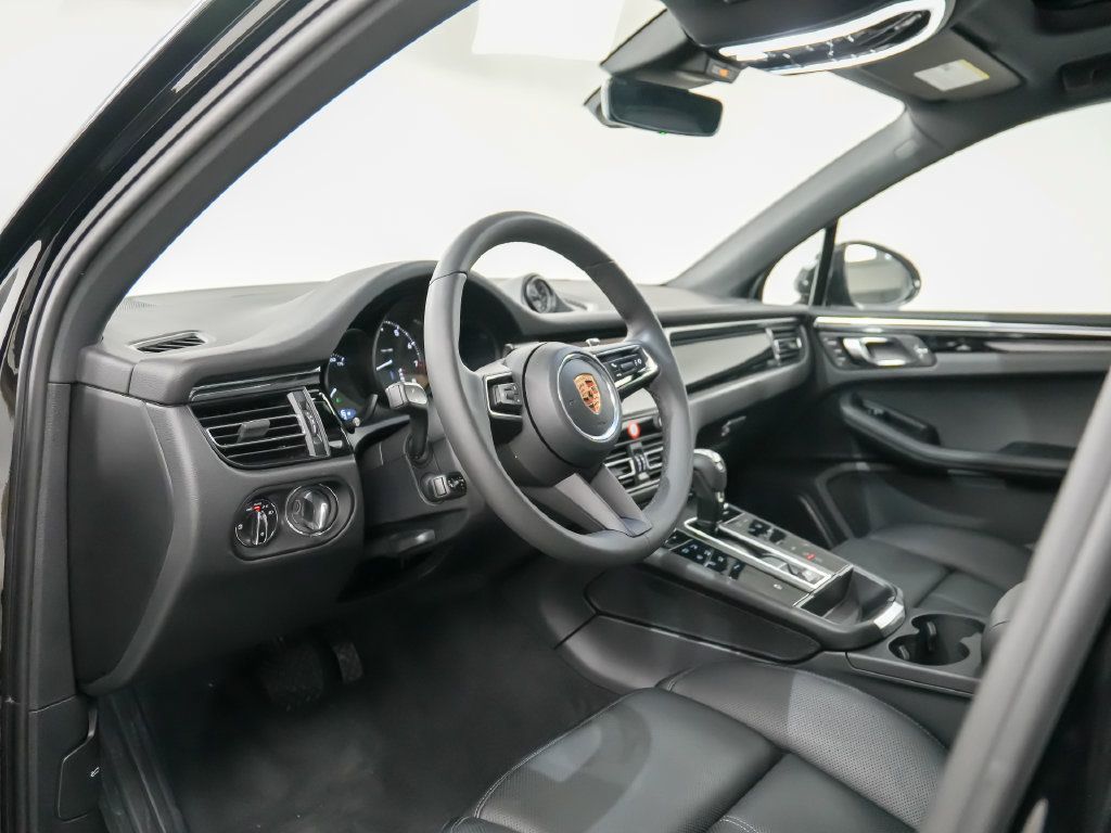 Used 2026 Porsche Macan AWD/4WD image 4