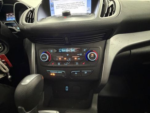 Used 2017 Ford Escape SE w/ Equipment Group 201A image 28