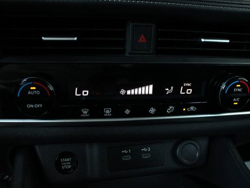 Used 2025 Nissan Rogue SV AWD/4WD image 31