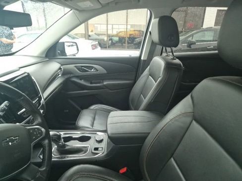 Used 2021 Chevrolet Traverse RS image 9