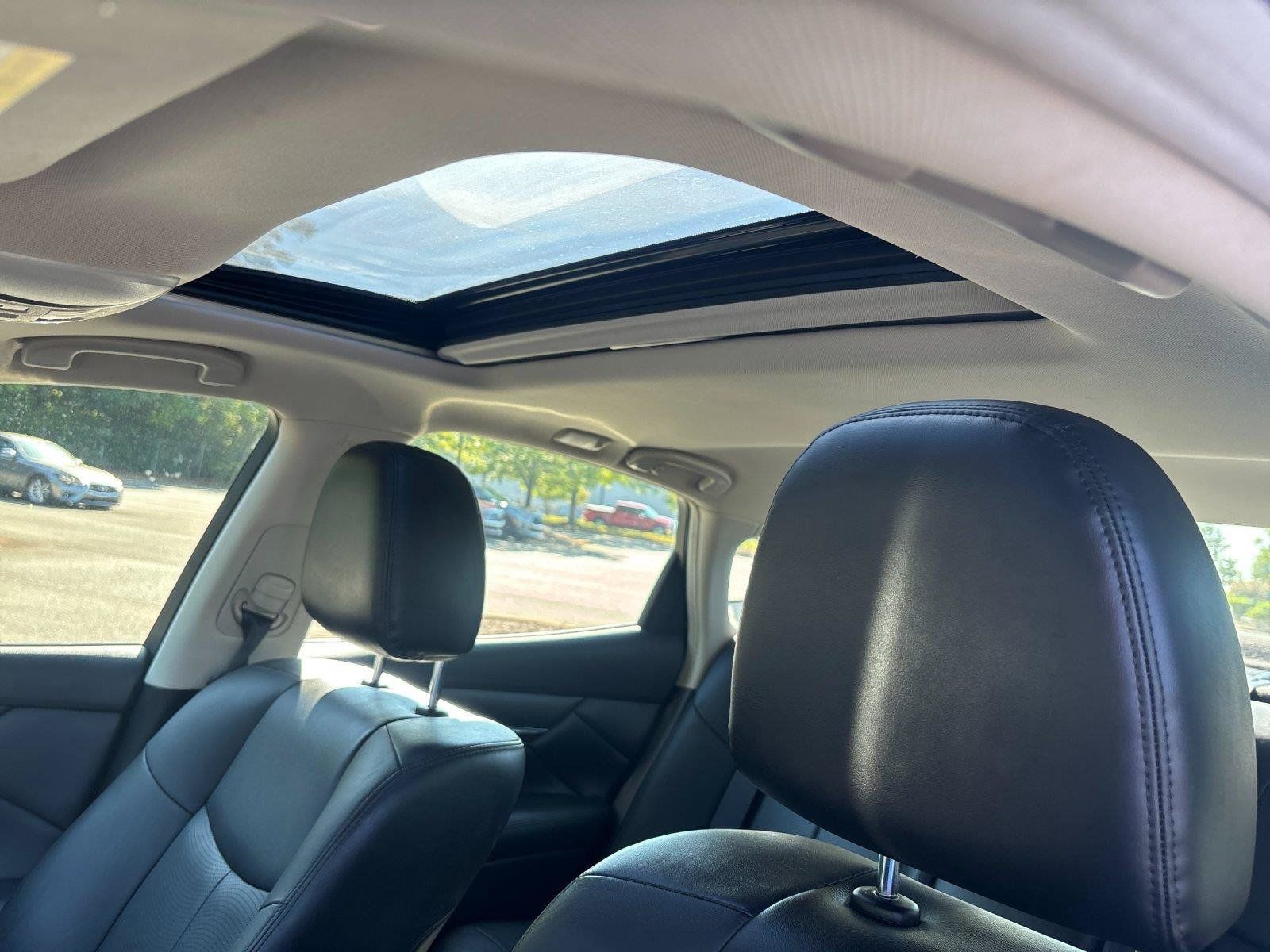Used 2015 INFINITI Q70 3.7 w/ Technology Package RWD image 31