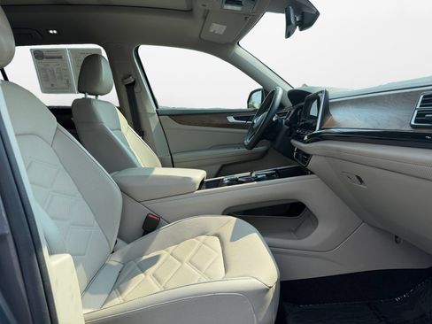 Used 2024 Volkswagen Atlas SE w/ Panoramic Sunroof Package AWD/4WD image 17