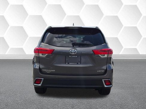 Used 2017 Toyota Highlander Limited FWD image 4