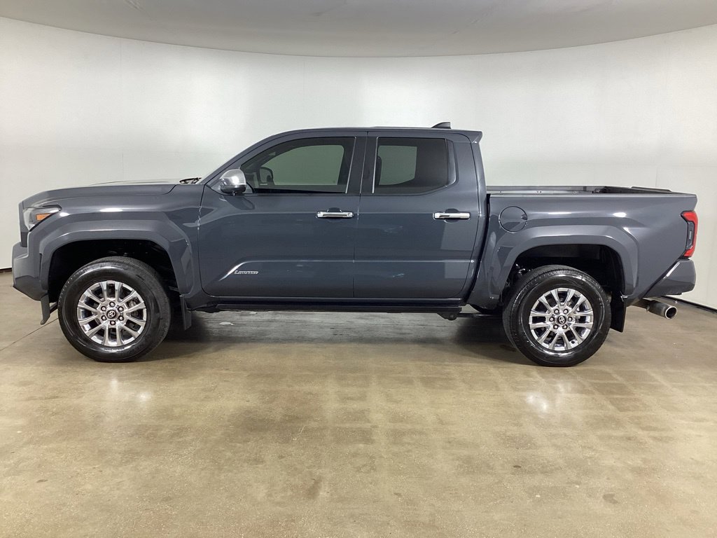 Used 2024 Toyota Tacoma Limited w/ Limited Package (LT) AWD/4WD image 10