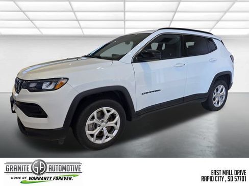 Used 2024 Jeep Compass Latitude AWD/4WD image 1