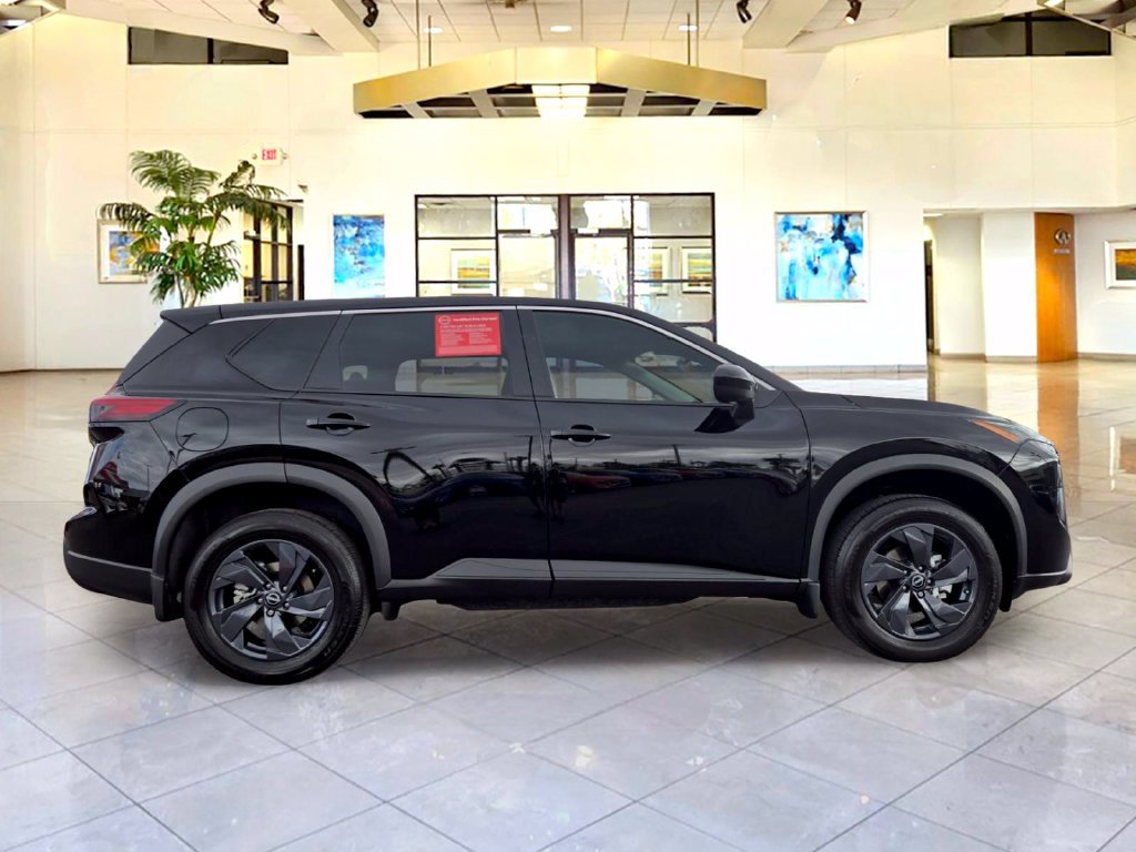 Certified 2026 Nissan Rogue SV FWD image 4