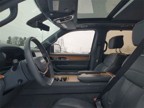 Used 2022 Jeep Grand Wagoneer Series II w/ Premium Group II image 11