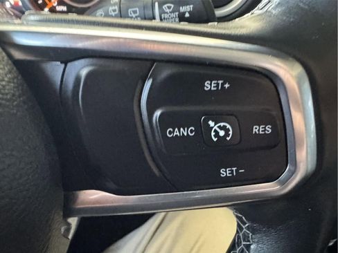 Used 2018 Jeep Wrangler Unlimited Sahara AWD/4WD image 12