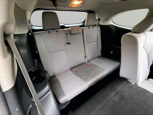 Used 2020 Toyota Highlander LE FWD image 19