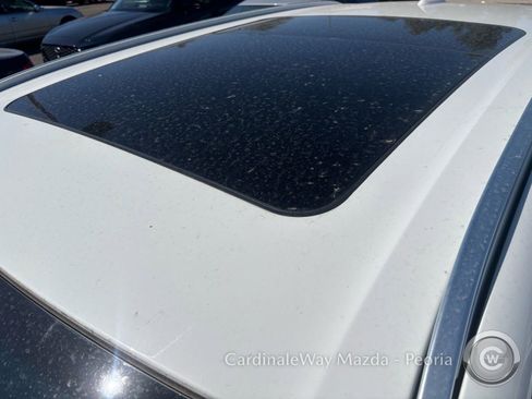 Used 2017 BMW X5 xDrive40e image 12