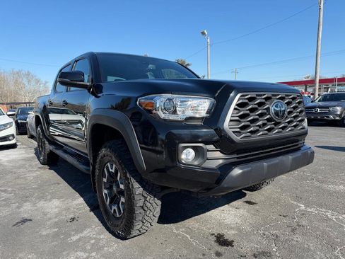 Used 2020 Toyota Tacoma TRD Off-Road w/ Technology Package image 3