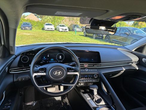 Used 2025 Hyundai Elantra SEL FWD image 35
