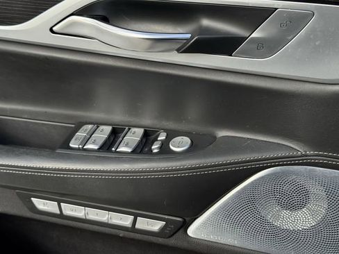 Used 2017 BMW 750i image 21