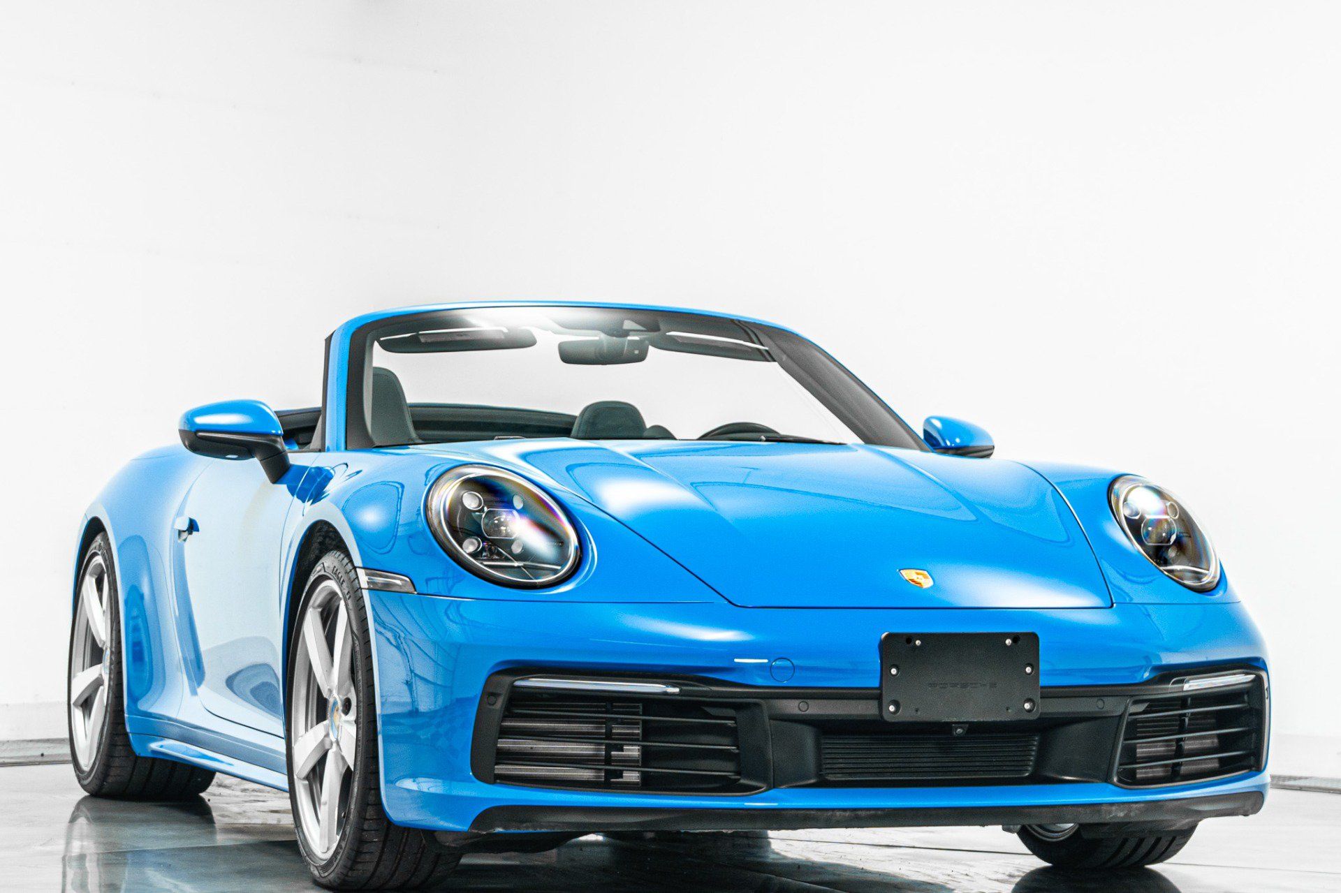 Used 2023 Porsche 911 Carrera image 3